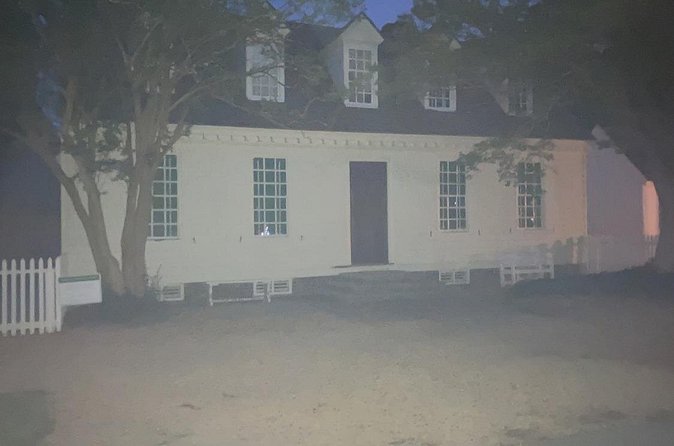 Colonial Williamsburg Ghost Stories and Walking Tour - Photo stops and the paranormal question