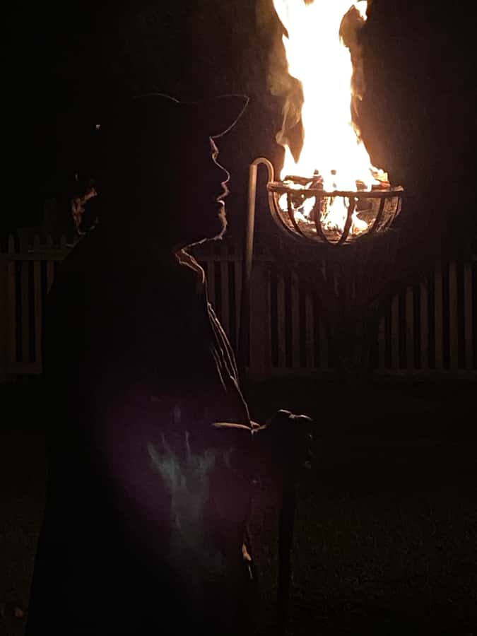 Colonial Williamsburg Ghost Stories - Meeting the storyteller at the church wall