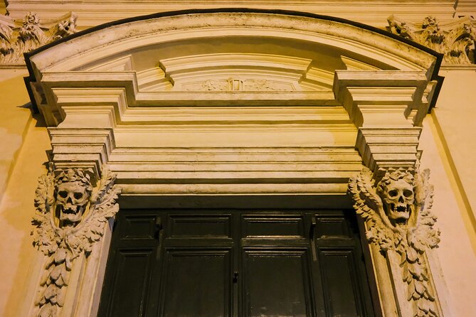 COMBO: Rome's Capuchin Crypts Tour & Rome's Dark Side Ghost Tour - Narrow lanes and the magician of Vicolo delle Grotte