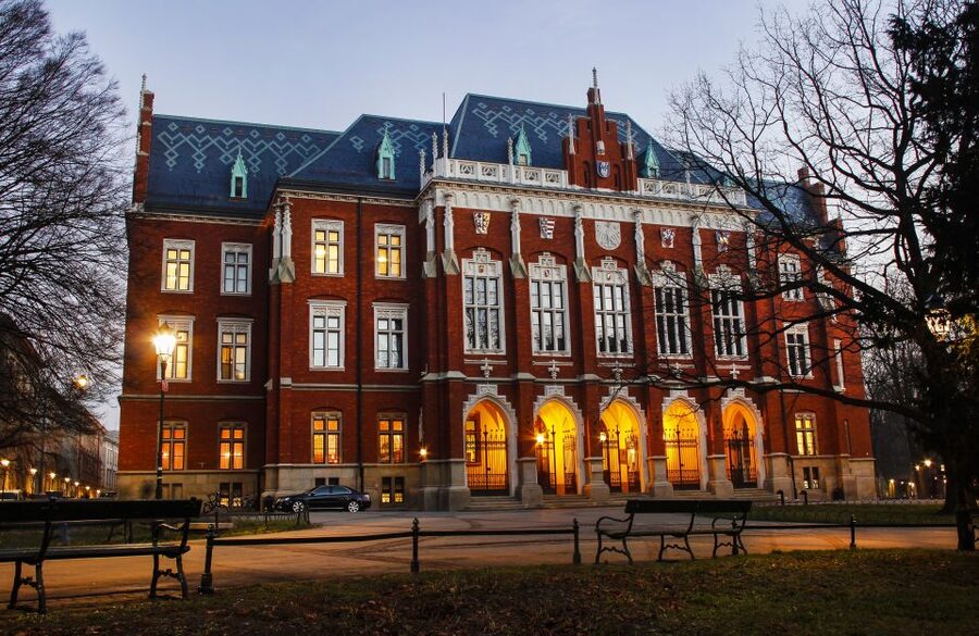 Creepy Krakow: 2-Hour City Walking Tour - Key points at a glance