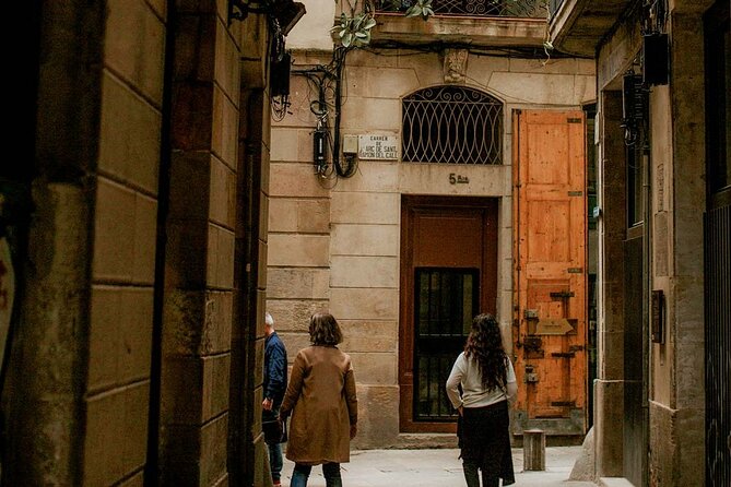Crimes the tour through the Dark Side of Barcelona - Plaça George Orwell and the Spanish Civil War