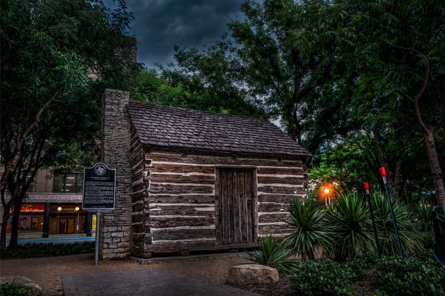 Dallas: Historic West End Ghost Walking Tour - Key points to know before you book