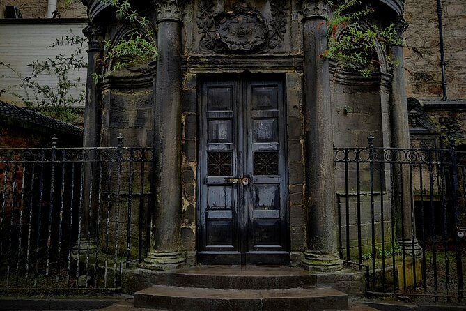 Dark History and Ghost Tour of Edinburgh - Mercat Cross and the city’s public cruelty