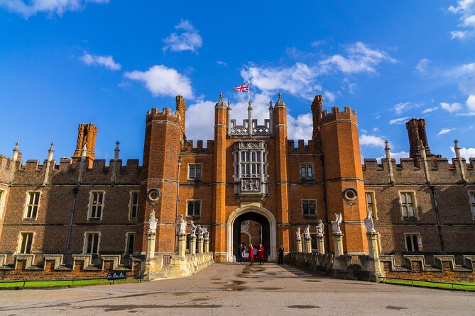 Dark History of the Tudors: Private Tour of Hampton Court Palace - Starting with the Tudor part of Hampton Court
