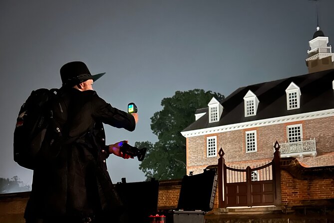 Dead Of Night Ghost Tour in Williamsburg / PARANORMAL EQUIPMENT - Who will enjoy this experience most