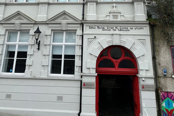 Derrie Danders: Unveiling Derry's Dark & Haunted Past Audio Tour - Starting at Visit Derry and finding your bearings