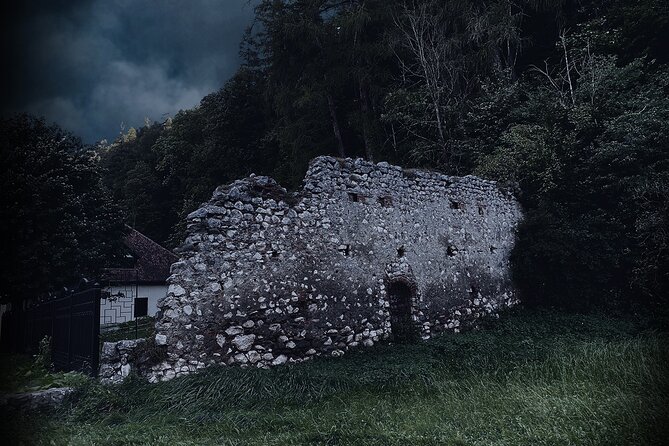 Dracula’s Tour – Vampires, Ghosts and Haunted Places in Bran - Stops 9 to 12: soldiers, smoke, wolves, and Dracula