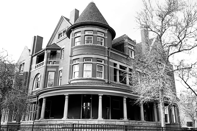 Drinks Included-Twilight Ghost Tour with a Boozy Twist - Louise Sneed Hill and the mansion-lined streets