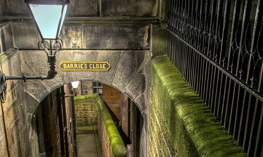 Edinburgh: 2-Hour Ghost Tour in Italian - Key points at a glance