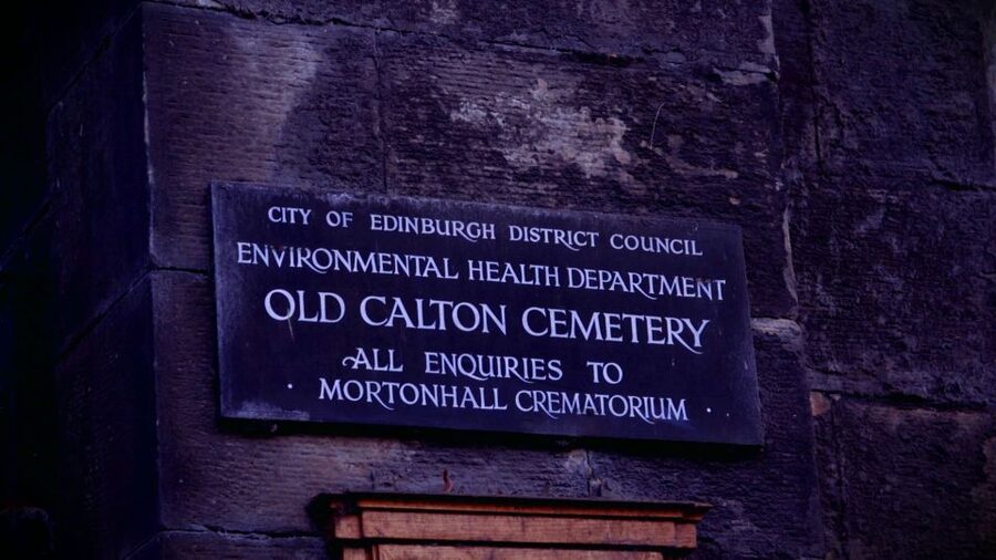 Edinburgh: 2-Hour Ghost Tour in Spanish - Calton Hill and the evening view