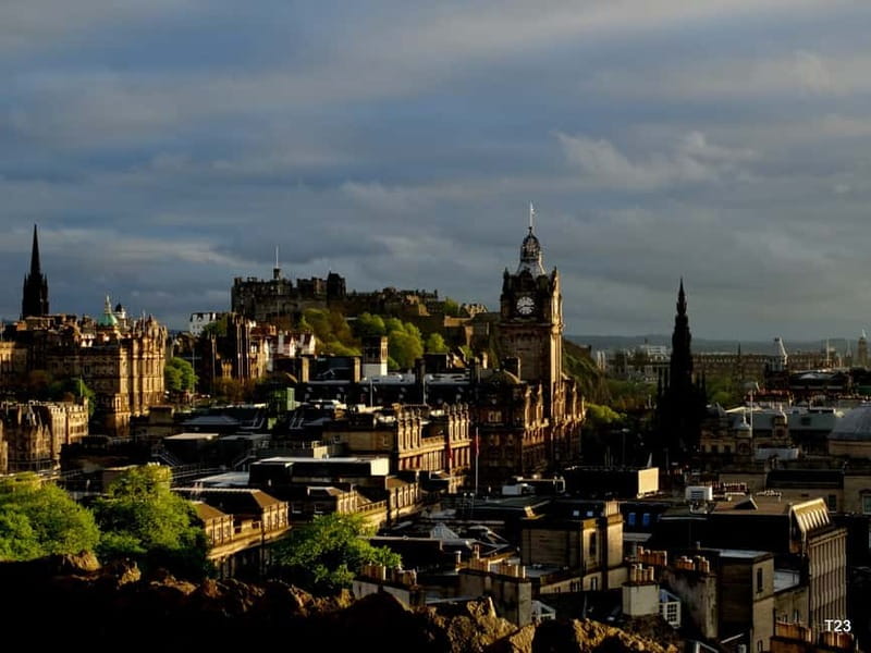 Edinburgh: Dark History Royal Mile Walking Tour - Why Edinburgh’s dark side works so well on foot