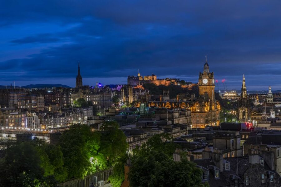 Edinburgh: Dark Secrets of the Old Town Ghost Walking Tour - Why this ghost walk works better than a simple scare tour