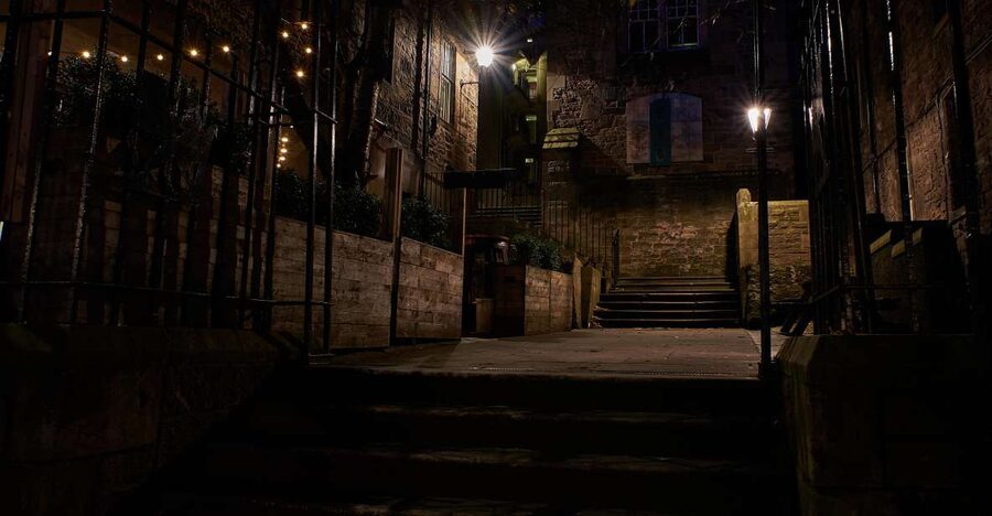 Edinburgh: Dark Secrets of the Old Town Ghost Walking Tour - Burke and Hare, anatomy, and the body market