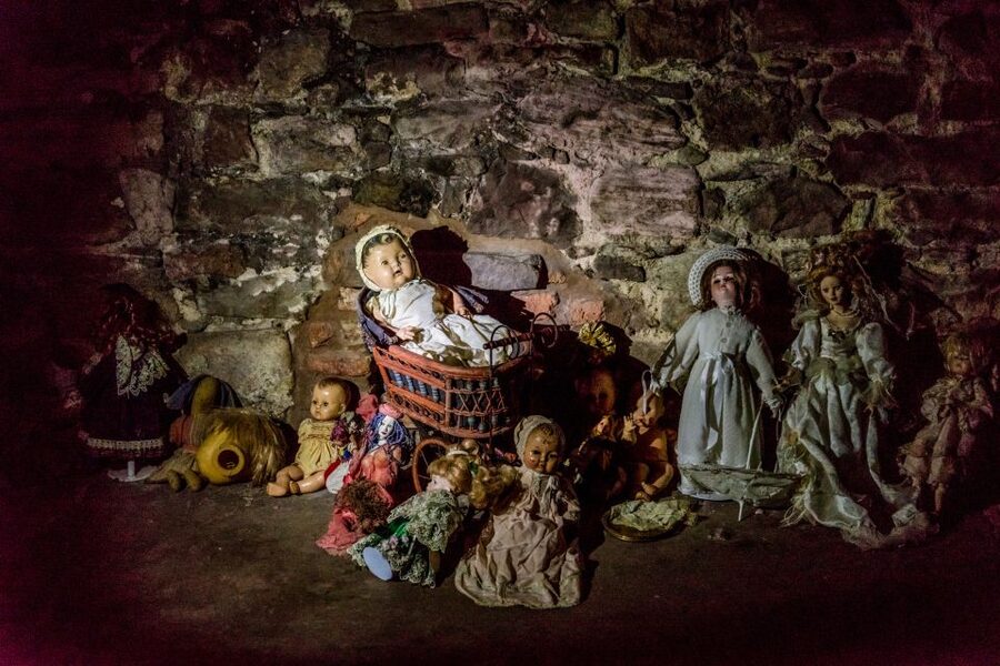 Edinburgh: Evening Underground Ghost Tour - Descending into the Edinburgh Vaults