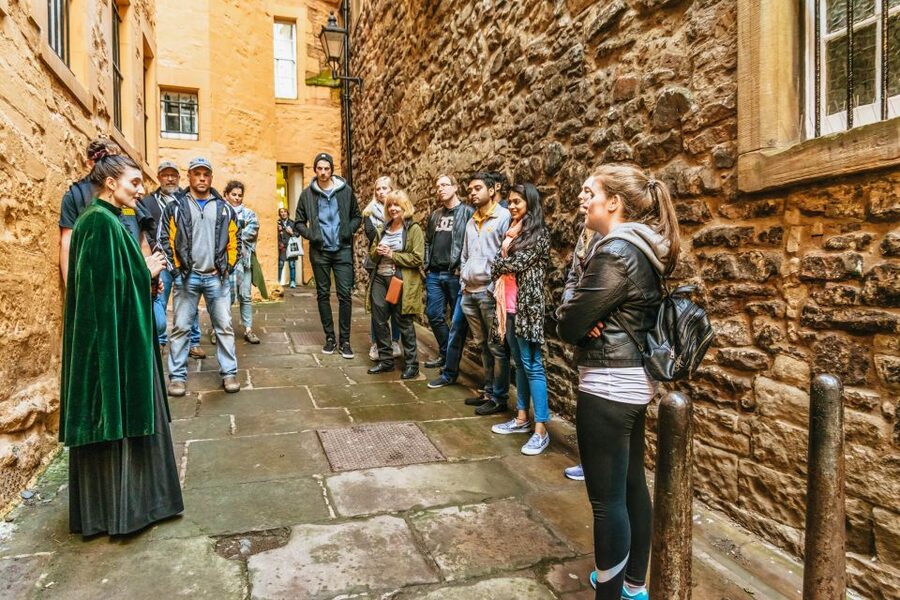 Edinburgh: Evening Underground Ghost Tour - Who should book it?