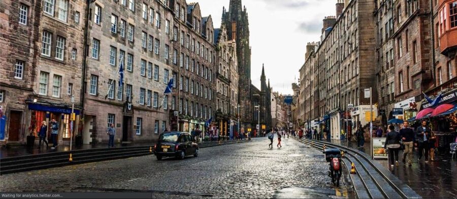 Edinburgh: Extreme Paranormal Underground Ghost Tour - Walking the old wynds and the path of death