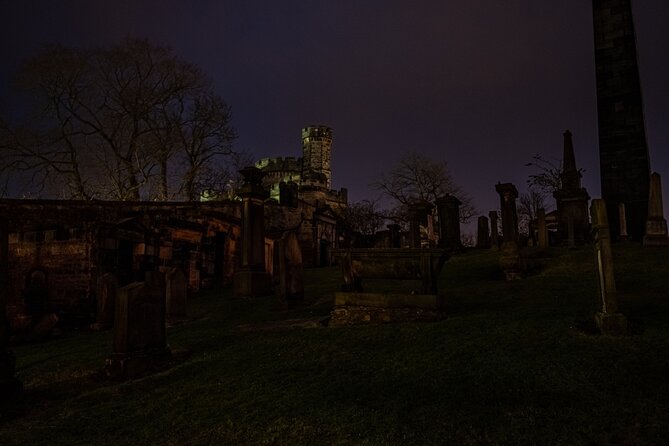 Edinburgh Ghost Tour: Mysteries, Legends and Murders - Starting on Edinburgh’s Royal Mile after dark