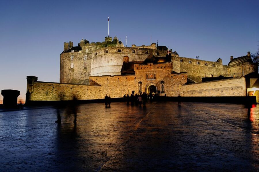 Edinburgh: Guided Ghost Walking Tour - Who should book this walk?
