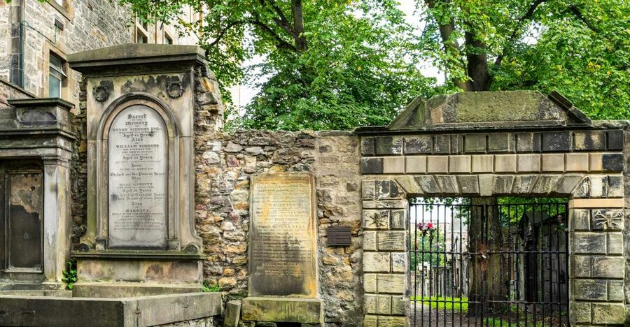 Edinburgh: Haunted Underground Vaults and Graveyard Tour - Entering the South Bridge Vaults