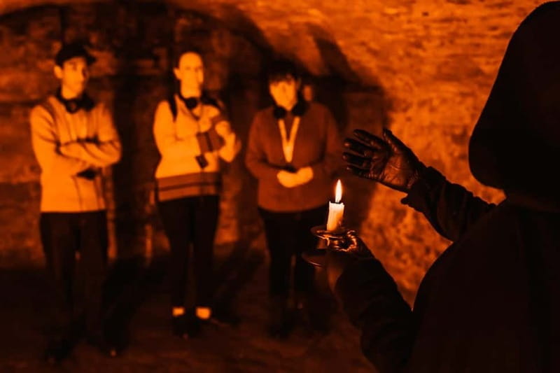 Edinburgh: Multi-Sensory Adults Haunted Vaults Night Tour - TourTalk devices and the multi-sensory design