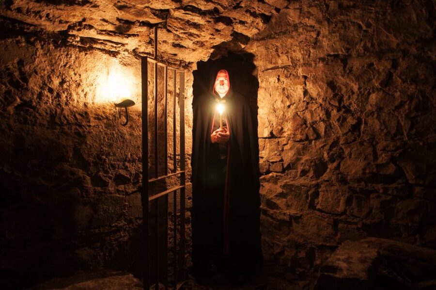 Edinburgh: Multi-Sensory Haunted Underground Tour - Why the guides matter so much
