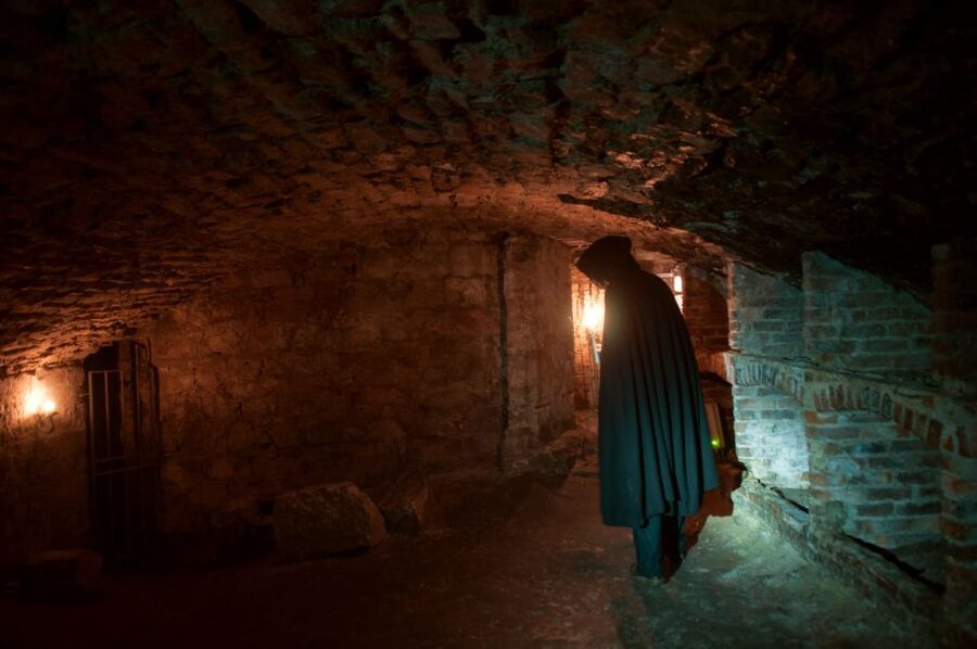 Edinburgh: Multi-Sensory Haunted Underground Tour - Who should book this tour?