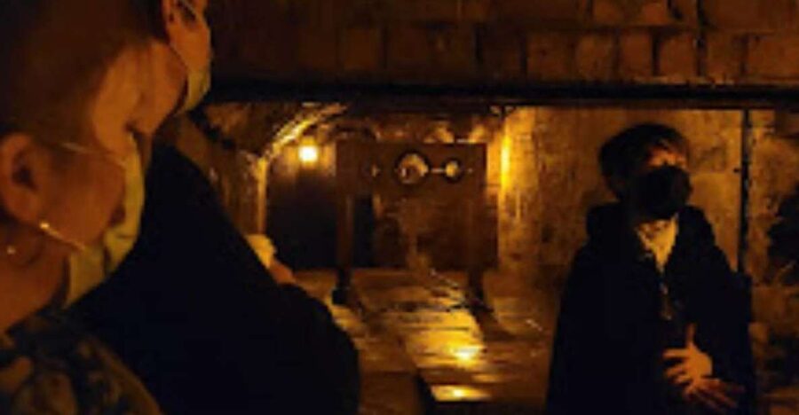 Edinburgh: Old Town and Underground Ghost Tour - A short walk through Edinburgh’s darker side