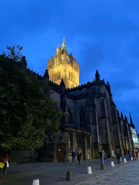 Edinburgh's Dark History Walking Tour - Paisley Close, plague, and Burke and Hare