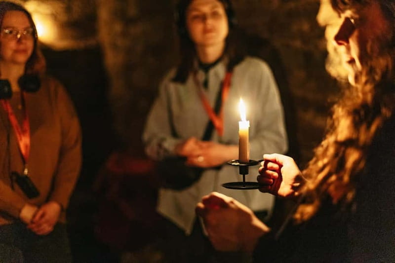 Edinburgh: Underground Vaults Evening Ghost Tour with Whisky - Who should book this evening tour?