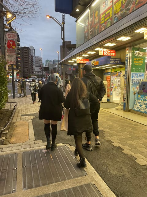 Expert Anime Guide in Akihabara with a maid witch - Key points to know before you book