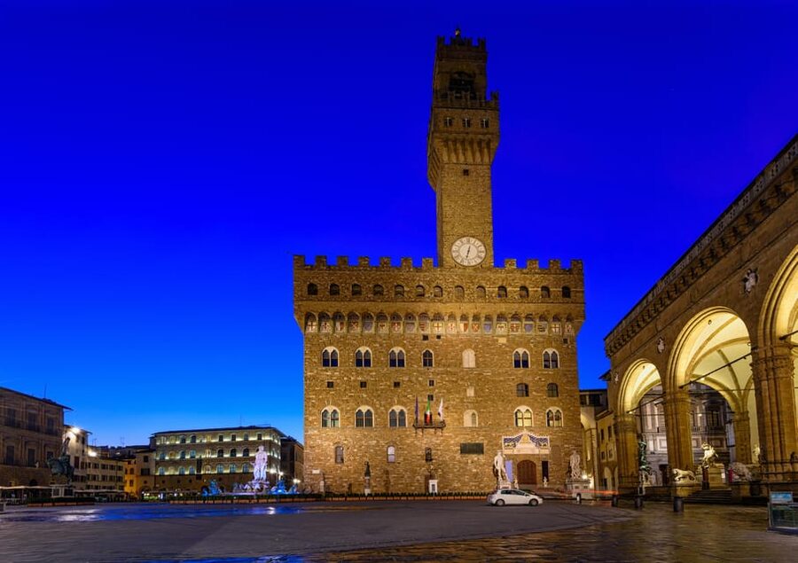 Florence: Dark Secrets & Scandals Evening Walking Tour - What the $16 price really buys you