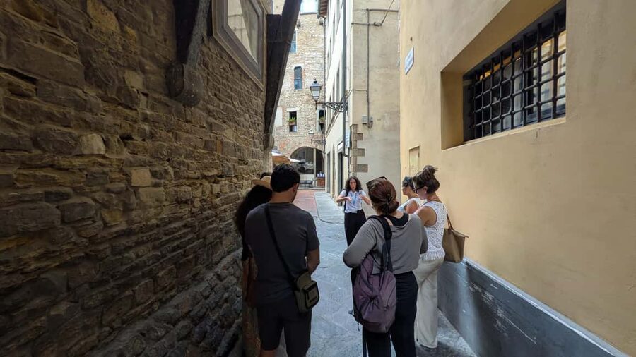 Florence: Ghost & Crimes Walking Tour with Tastings and Wine - Key points to know before booking