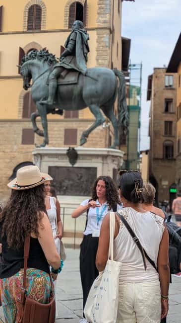 Florence: Ghost & Crimes Walking Tour with Tastings and Wine - Savonarola and the Bonfire of the Vanities