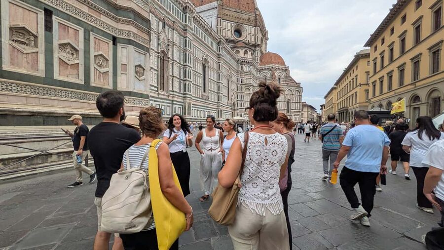 Florence: Ghost & Crimes Walking Tour with Tastings and Wine - The Bargello and Antonia la Nera
