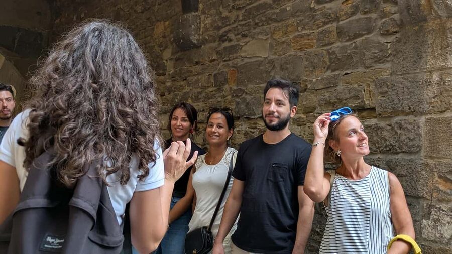 Florence: Ghost & Crimes Walking Tour with Tastings and Wine - Meeting under the Medici Chapels