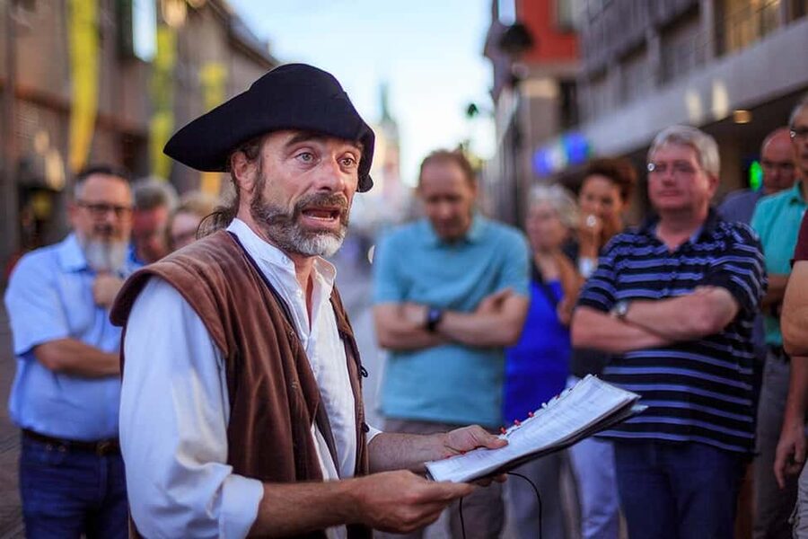 Freiburg: Acting tour "Witches, Torture, Stake" with Historix-Tours - Gerichtslaube and the machinery of accusation