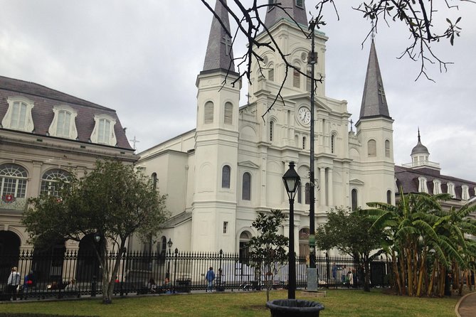 French Quarter Haunted Excursion In New Orleans - The LaLaurie Mansion and other famous addresses