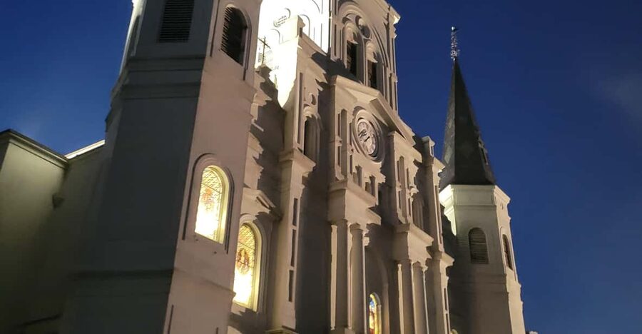 French Quarter: Haunted Hollywood Ghost Tour in New Orleans - Chartres Street and the animated streets around Jackson Square