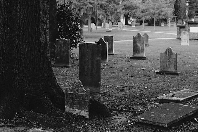 Genteel and Bard's Savannah Dark History and Ghost Encounter Walking Tour - Madison Square and Savannah’s wartime past
