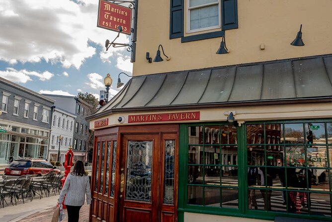 Georgetown Walking Tour: Spies, Presidents, and Exorcist Steps - A Georgetown tour built around secrets