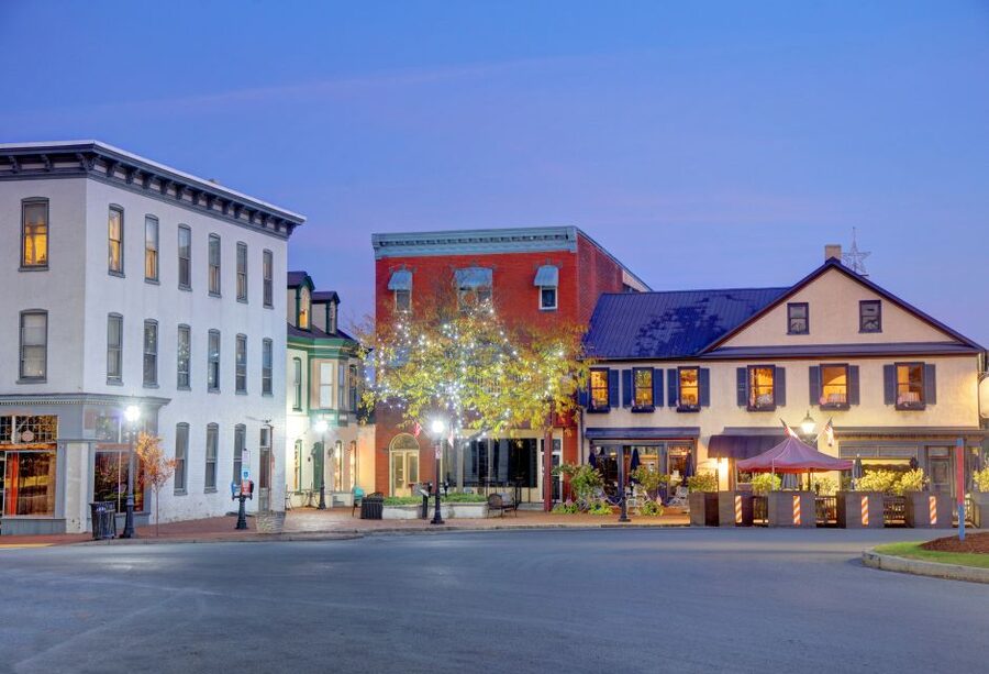 Gettysburg: Devil's Hour Paranormal Investigation Tour - The guides shape the night