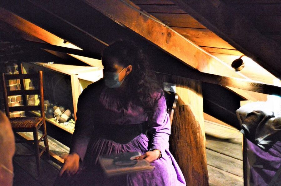 Gettysburg: Paranormal Investigation at the Farnsworth Inn - The opening lesson makes the equipment useful