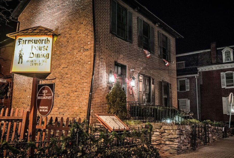 Gettysburg: Ultimate Dead of Night Haunted Ghost Tour - Farnsworth House after dark