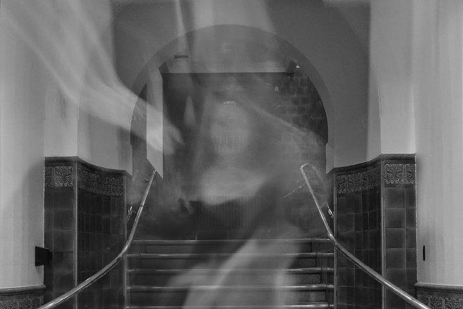 Ghastly Ghost Walking Tour in London - The guide makes or breaks the evening