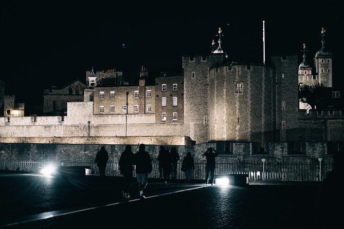 Ghost, Ghouls and Gallows Tour : Guided Tour with Boat Ride - Meeting under the lights near Green Park