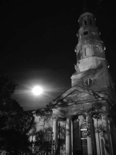 Ghost Tour - Charleston Dark History & Ghost Tour With Adam - Walking Charleston between the stops