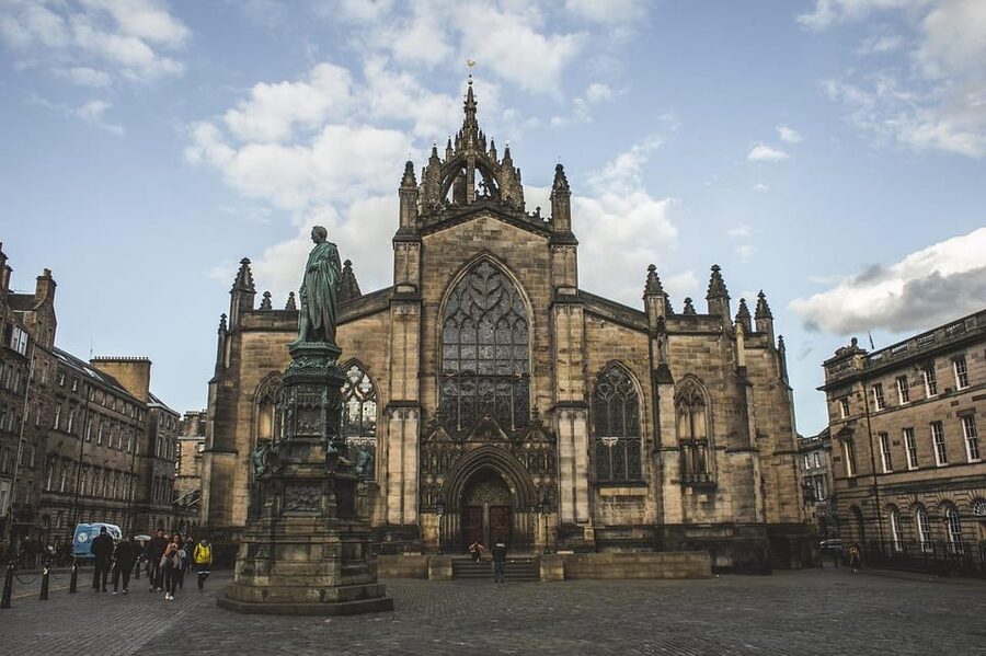 Ghost Tour in Edinburgh - Edinburgh Castle: power, stone, and dark legends
