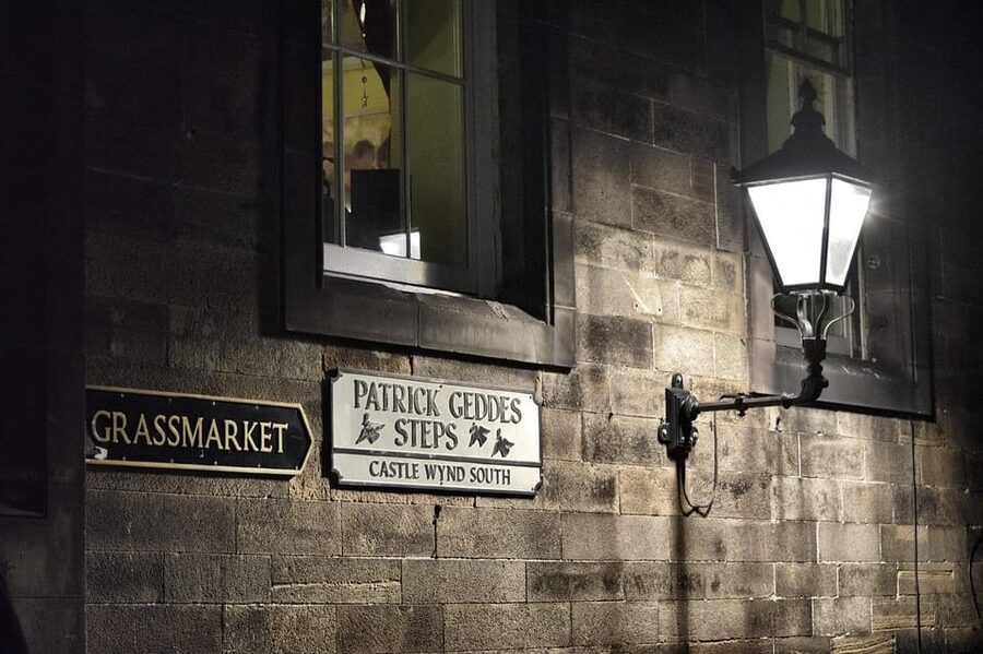 Ghost Tour in Edinburgh - Greyfriars Kirkyard: the most natural setting for the supernatural