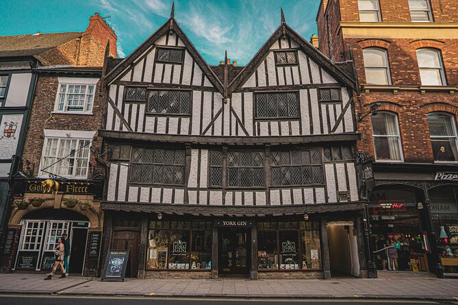 Ghosts and Ghouls Haunted York Self Guided Audio Tour - Mad Alice and York’s narrow passageways