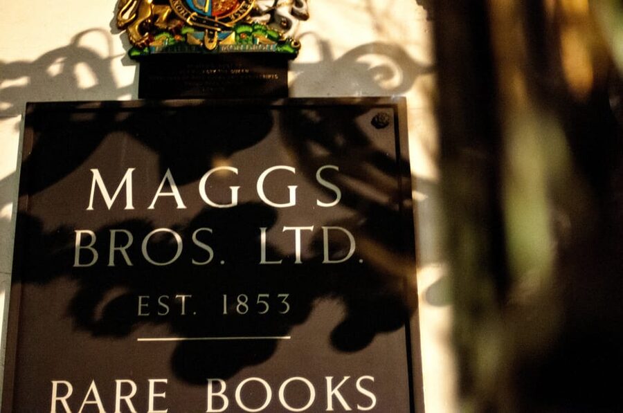Ghosts and Legends of Mayfair Walking Tour - London - The Royal Academy and the screaming nuns